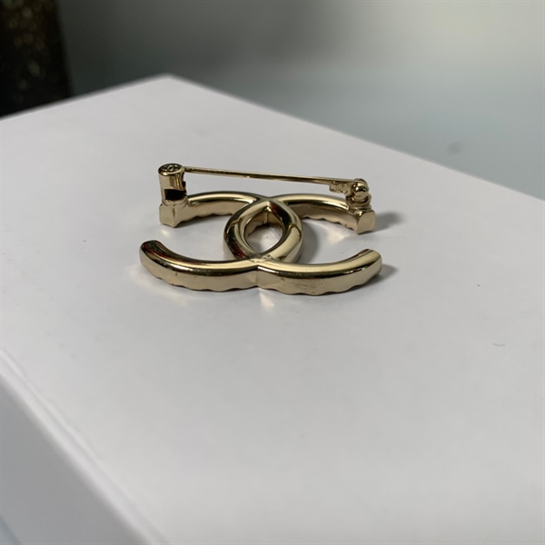 Cài áo Chanel đính đá +