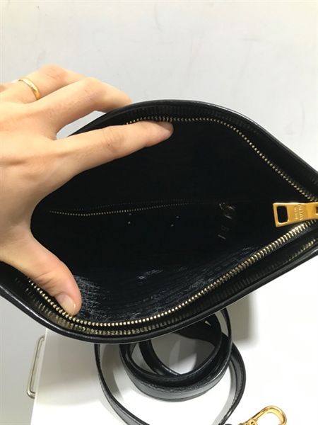 Túi Clutch Prada Đen Bóng KG+