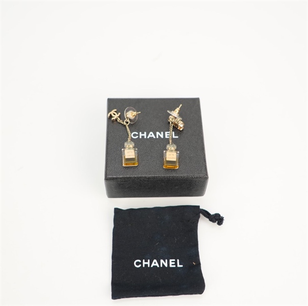 Bông tai Chanel hình chai nước hoa KG+