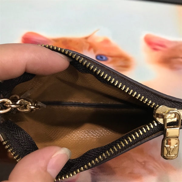 Charm LV hoa nâu KG+