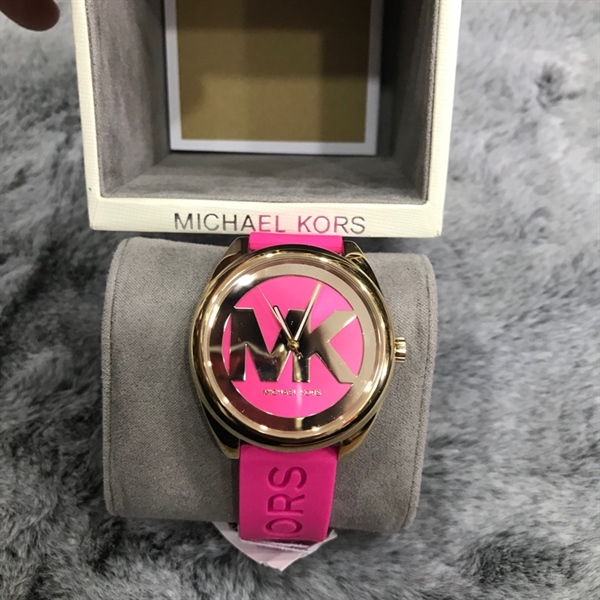 Đồng hồ MK hồng viền vàng chữ MK lớn+