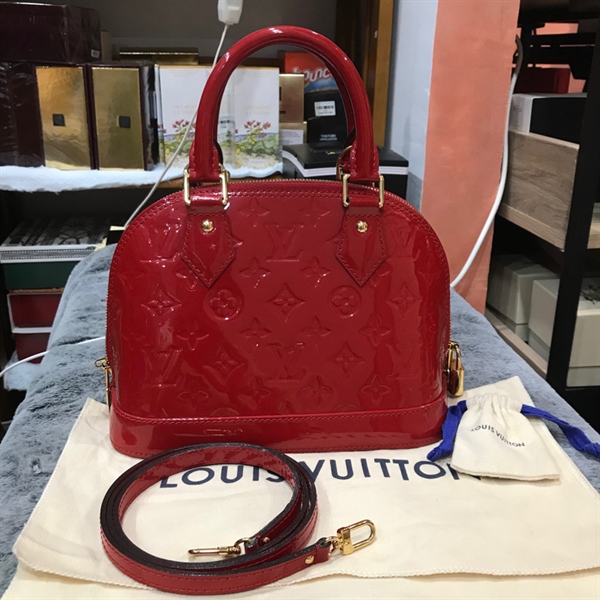 Túi LV Alma đỏ bóng khóa có dust (dust trắng)+