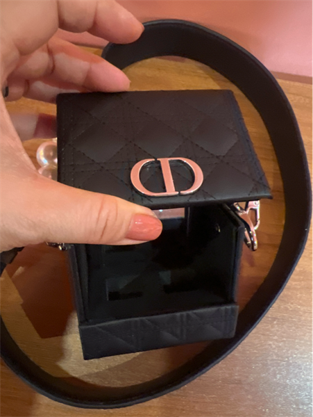 Túi gift Dior màu đen dây ngọc trai KG+