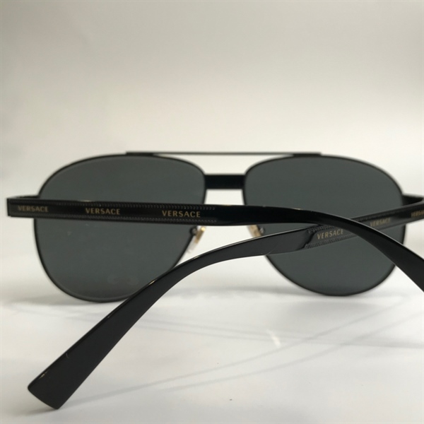 Kính mát Versace