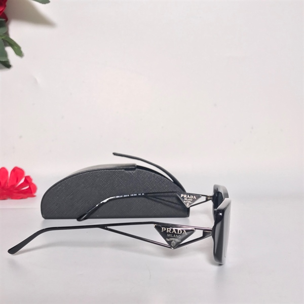 Kính Prada đen +
