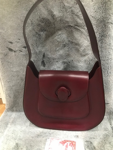 Túi Cartier màu đỏ đô +