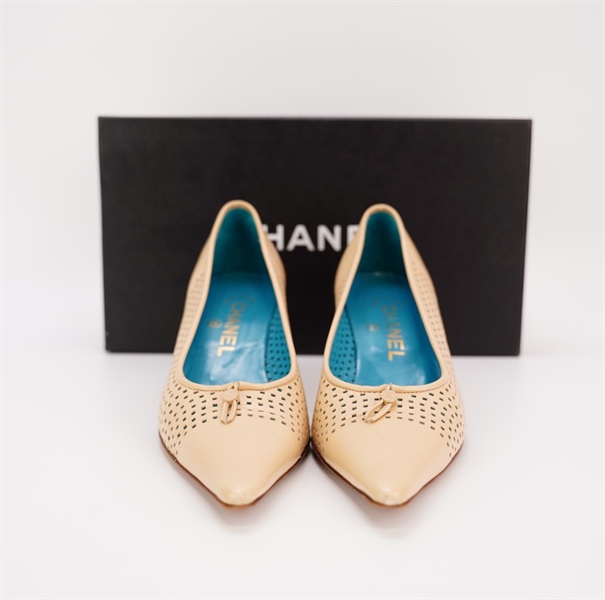 Giày Chanel màu nude lót xanh dương size 35.5 cao 6p KG+