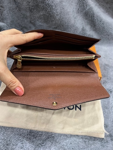 vÍ LV dài hoa nâu nút vàng +