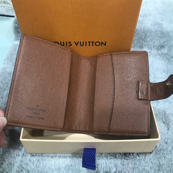 Ví LV hoa nâu gập 2 , nút cài +