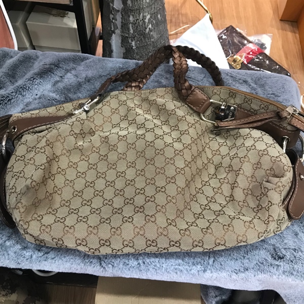 Túi xách GG xám chữ vàng dây tết+