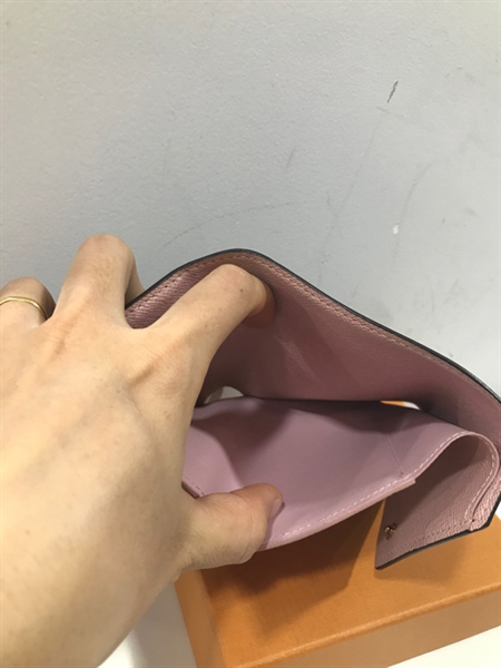 Ví LV Gập 3 Nút Hồng+