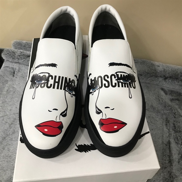 Giày Moschino Trắng Hình Mặt Nữ Size 38 KG+
