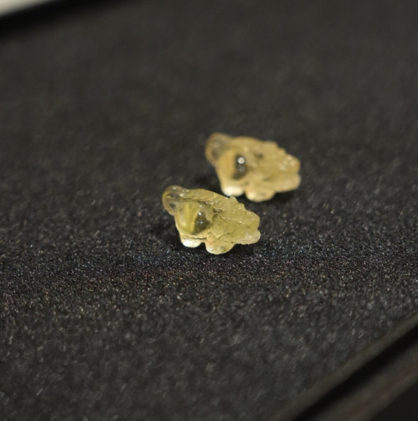 Long quy thạch anh vàng +