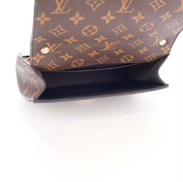 Túi LV đen bóng size 20cm +