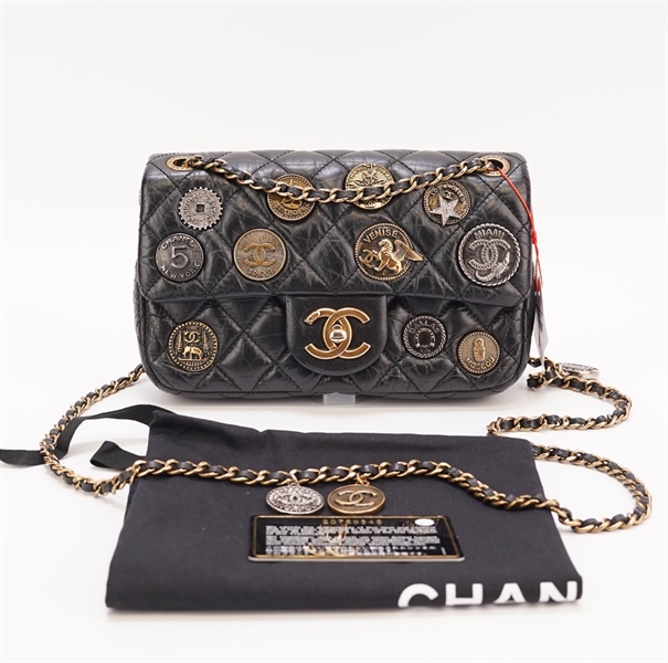 Túi Chanel gắn charm đồng xu size 20cm KG+