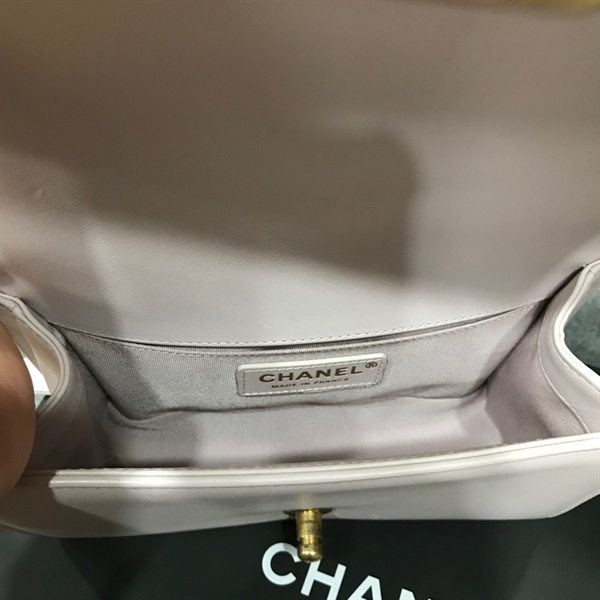 Túi Chanel Boy màu hồng nhạt +
