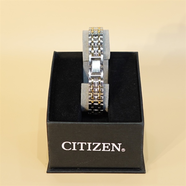 Đồng hồ Citizen mặt chữ nhật dây vàng phối bạc KG+