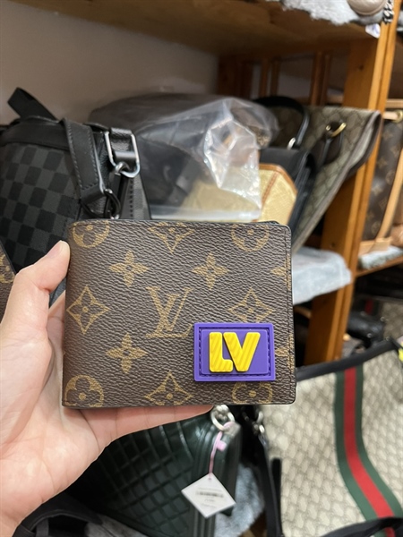 Ví LV logo nổi, lòng xanh cam +