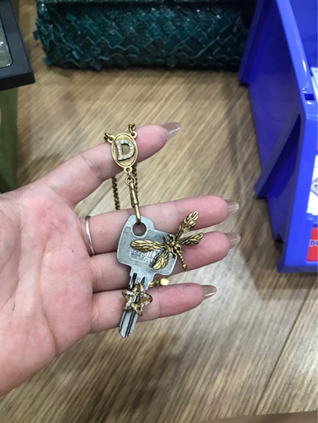 Dây chuyền Versace mặt chìa khóa đính ngôi sao KG+