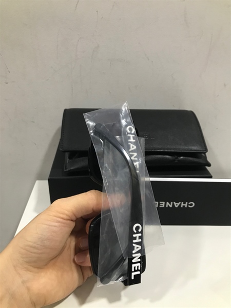Kính Chanel Đen Chữ Trắng+