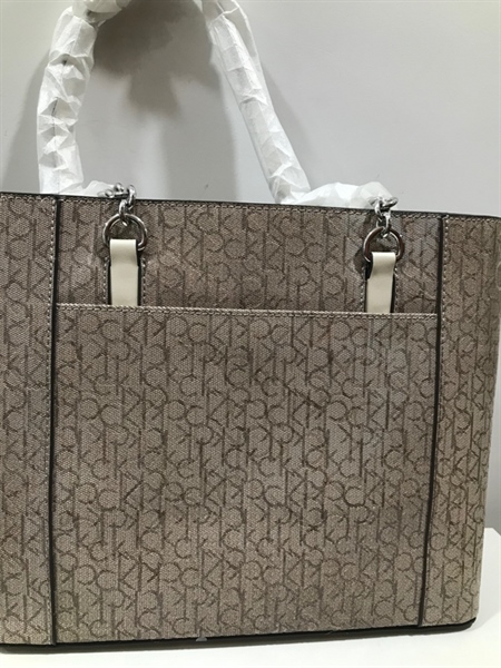 Túi CK Xám Họa Tiết Hoa Kèm Charm KG+