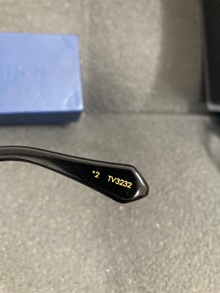 Kính Burbery đen +