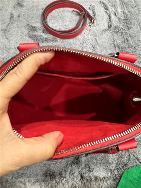 Túi LV Alma vân đỏ zip trắng KG+