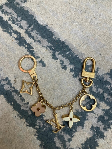 Charm LV vàng hoa +