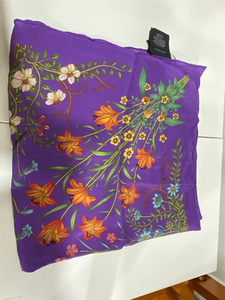 Khăn Gucci tím +
