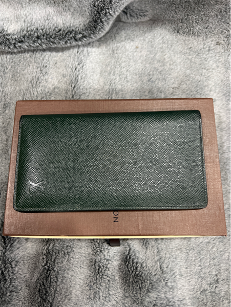 ví LV dài xanh lá+