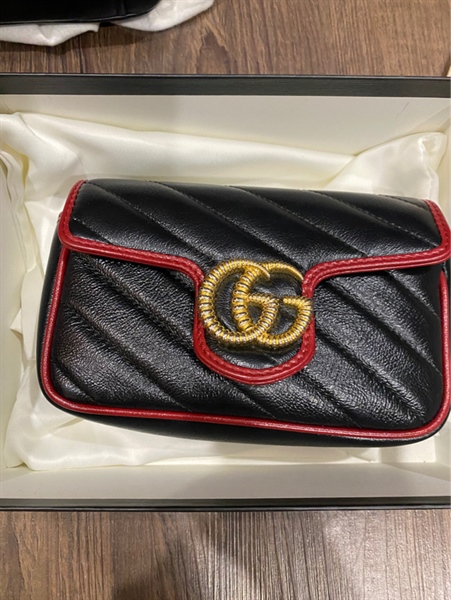 Túi Gucci viền da đỏ