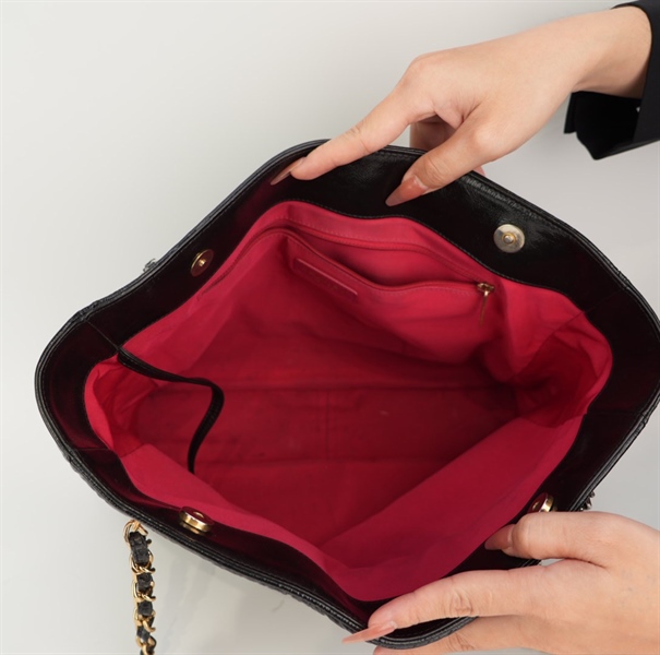 Túi Chanel đen quai xích +