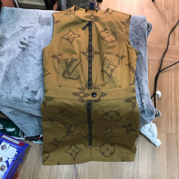 Váy LV nâu dài sát nách KG+