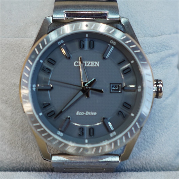 Đồng hồ nam Citizen xích lớn số đen KG+