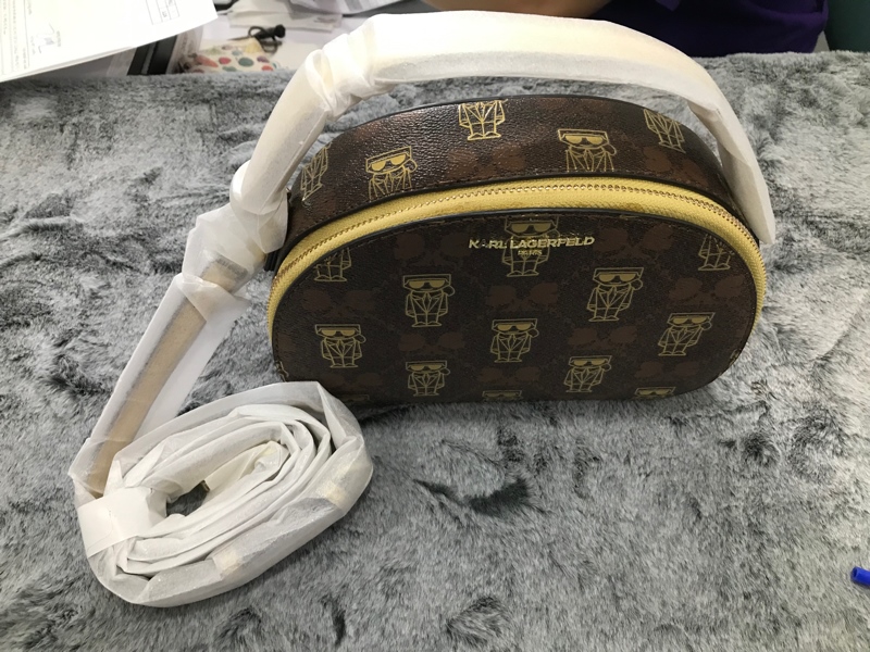 Túi Karl Lagerfeld Vàng Bò Hình Người KG+