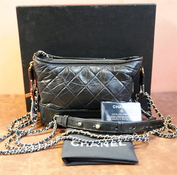 Túi Chanel màu đen+
