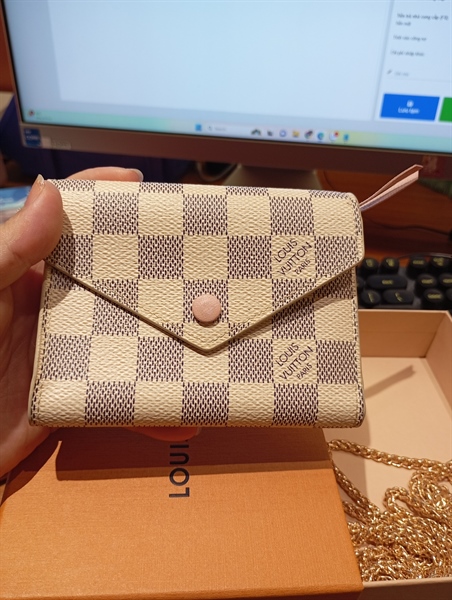 Ví LV gập 3 ô vuông trắng +