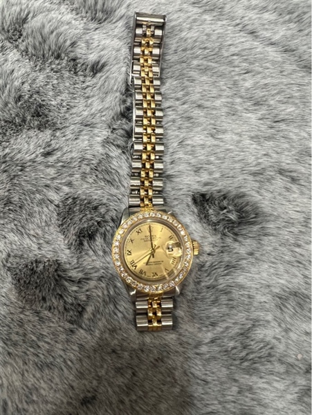 Đồng hồ Rolex đính kim cương +