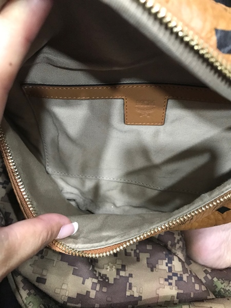 Túi bao tử MCM nâu vàng +