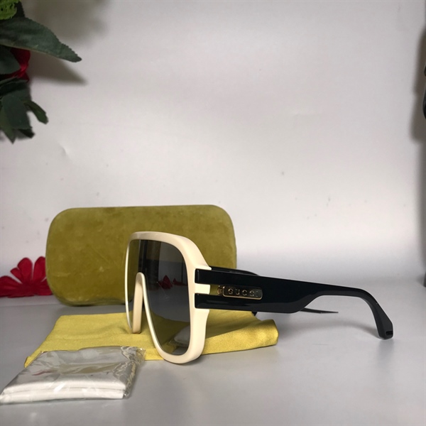 Kính Gucci trắng sữa đen +