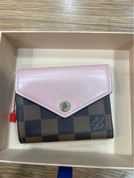 Ví LV gập 3 ô vuông nâu nấp hồng+