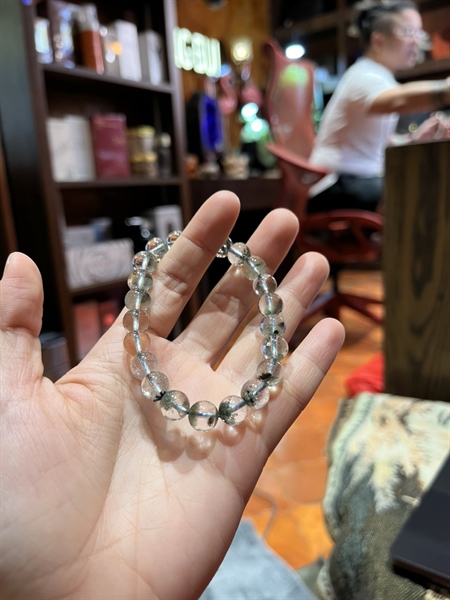 Vòng tay hạt chuỗi trắng trong ẩn màu +