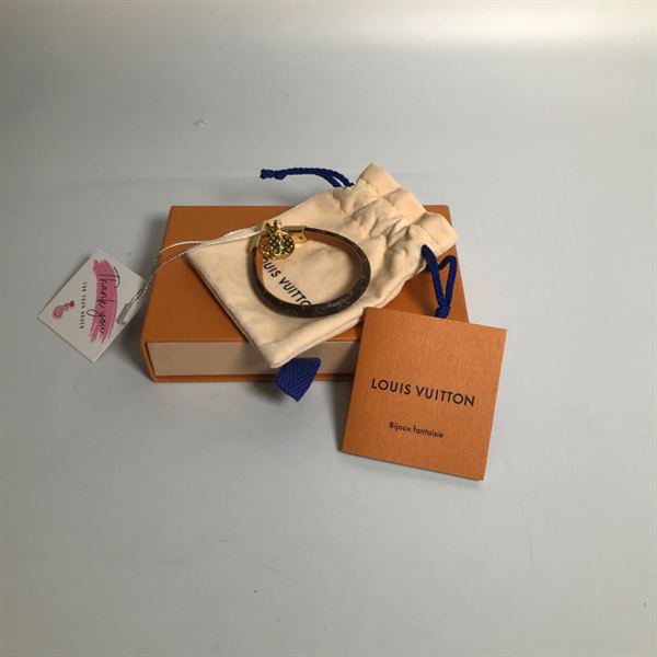 Vòng tay Lv Nâu có charm Túi vàng KG+
