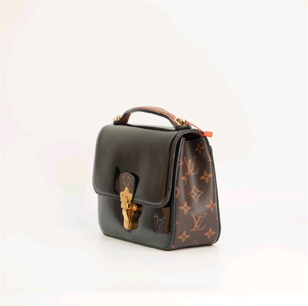 Túi LV đen da bóng khoá vàng KG+