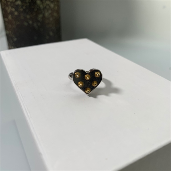 Nhẫn trái tim đinh +