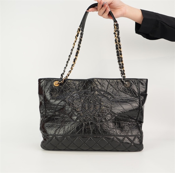 Túi Chanel đen quai xích +
