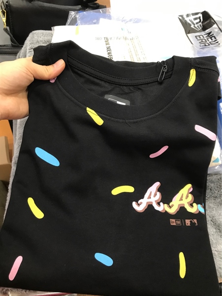 Áo Thun AA Đen Họa Tiết Size L KG+