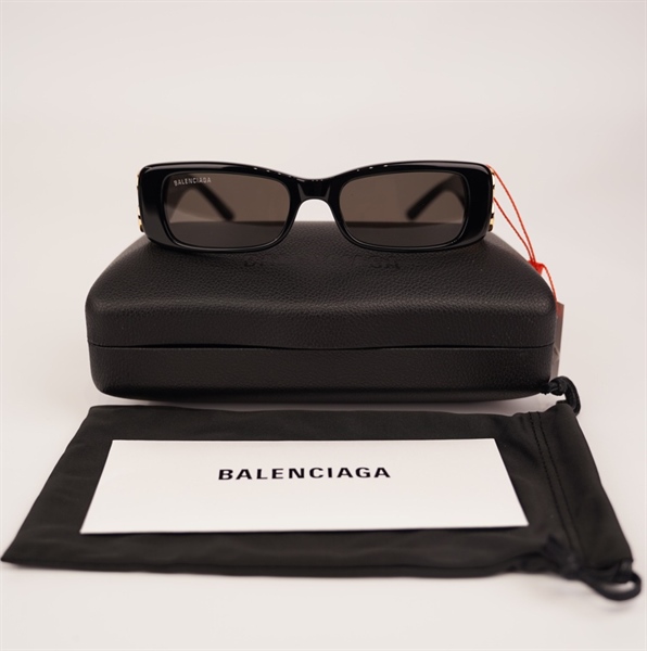 Kính râm Balenciaga đen logo vàng KG+
