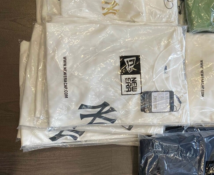 Áo thun NY chữ đen size M KG+