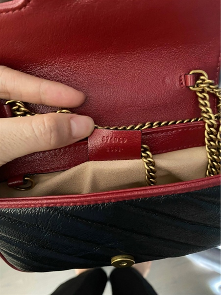 Túi Gucci viền da đỏ